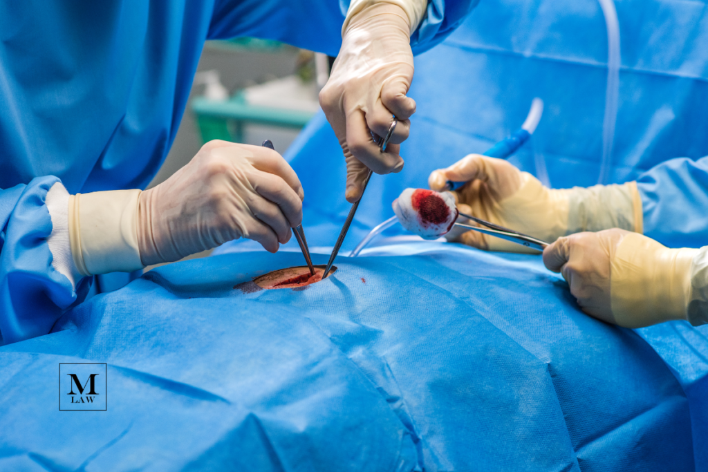 most common surgical errors - surgeons making incision on patient